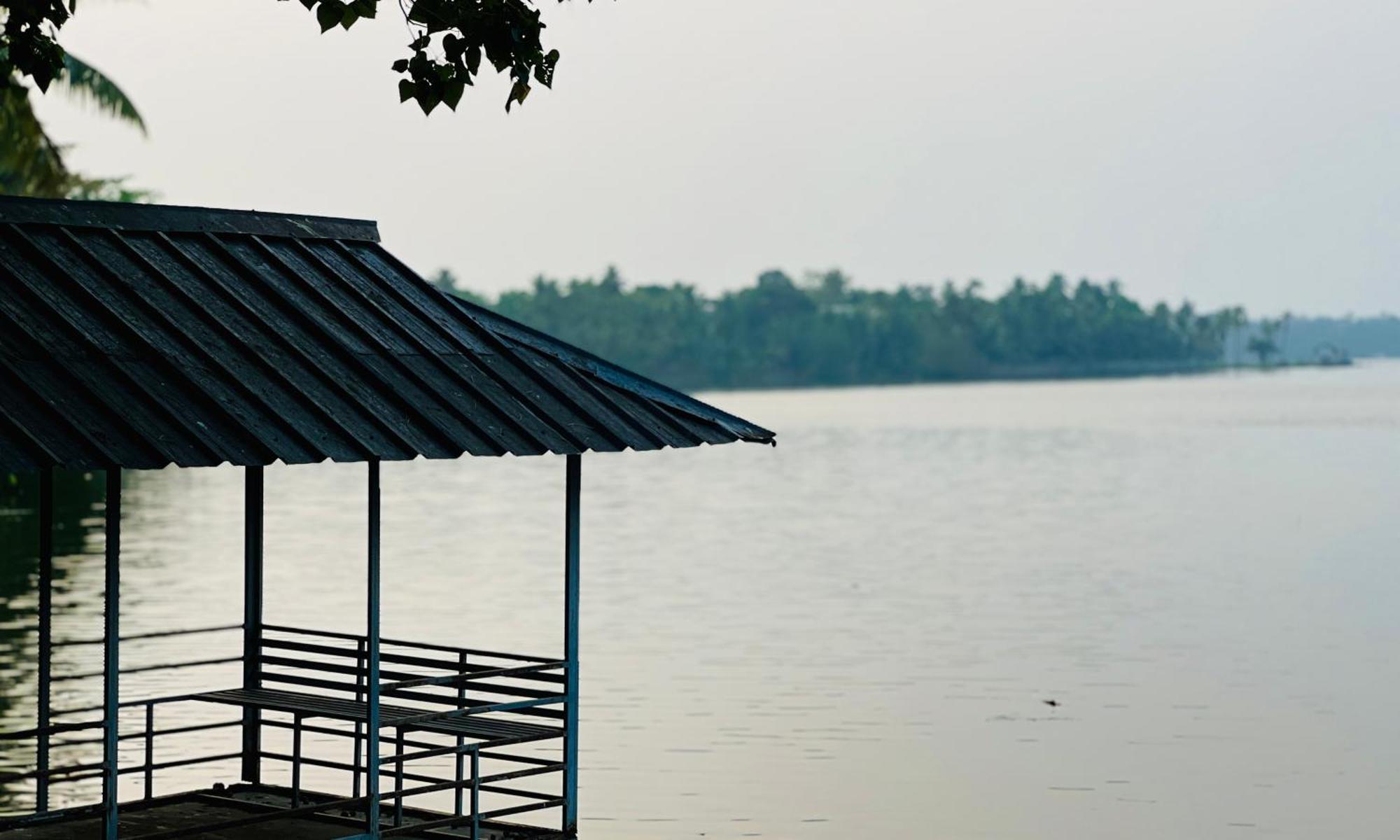 Waterfront By Palmyra Apartman Kollam Kültér fotó
